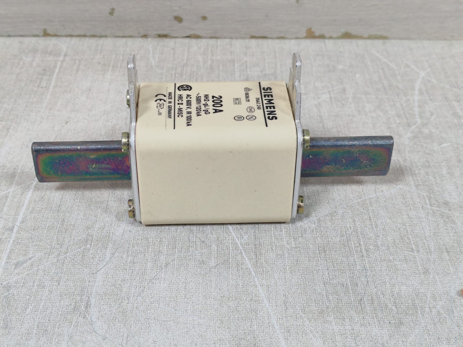 Siemens 3NA3240 LOT SIEMENS 3NA3240 LV-HRC-FUSE LINKS 200A 7