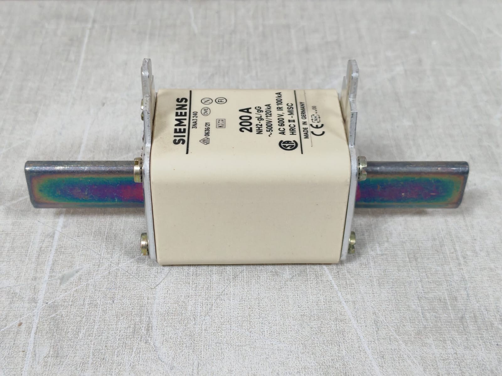 Siemens 3NA3240 LOT SIEMENS 3NA3240 LV-HRC-FUSE LINKS 200A 8
