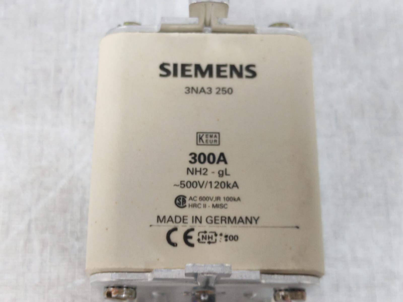 Siemens LV-HRC-FUSE SIEMENS 3NA3250 500V 300A LV-HRC-FUSE LINKS 3