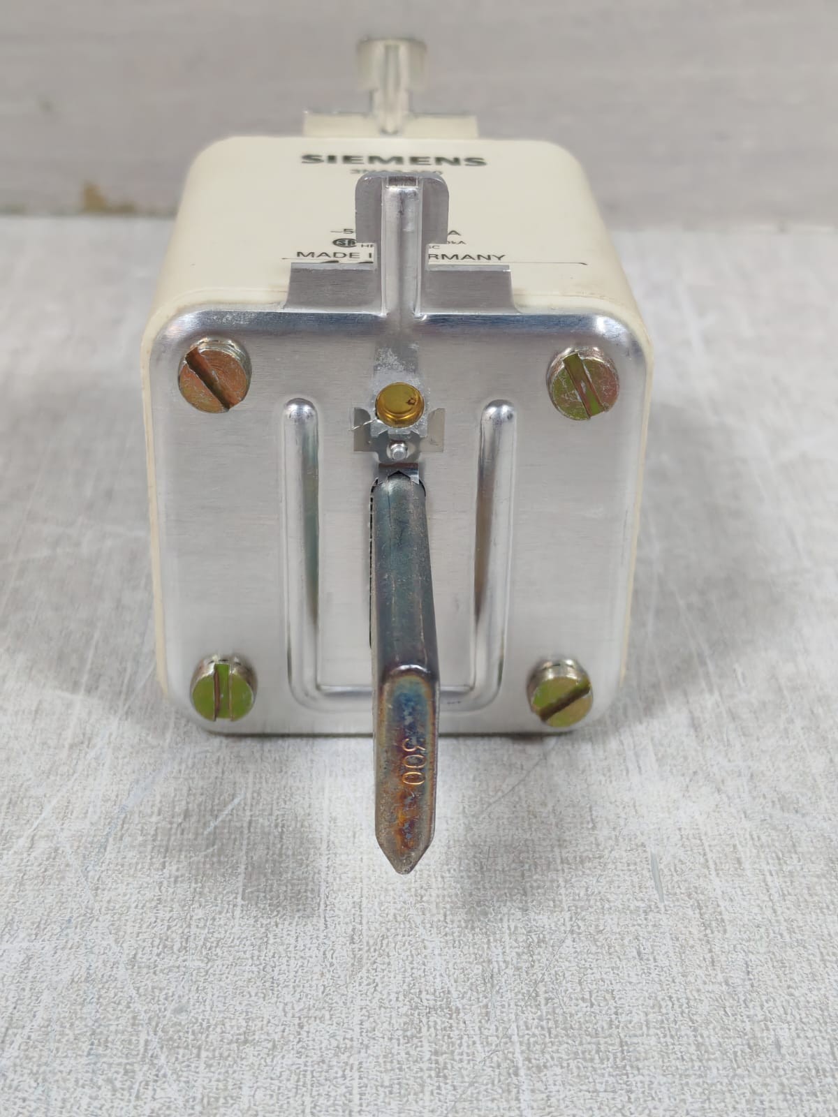 Siemens LV-HRC-FUSE SIEMENS 3NA3250 500V 300A LV-HRC-FUSE LINKS 6