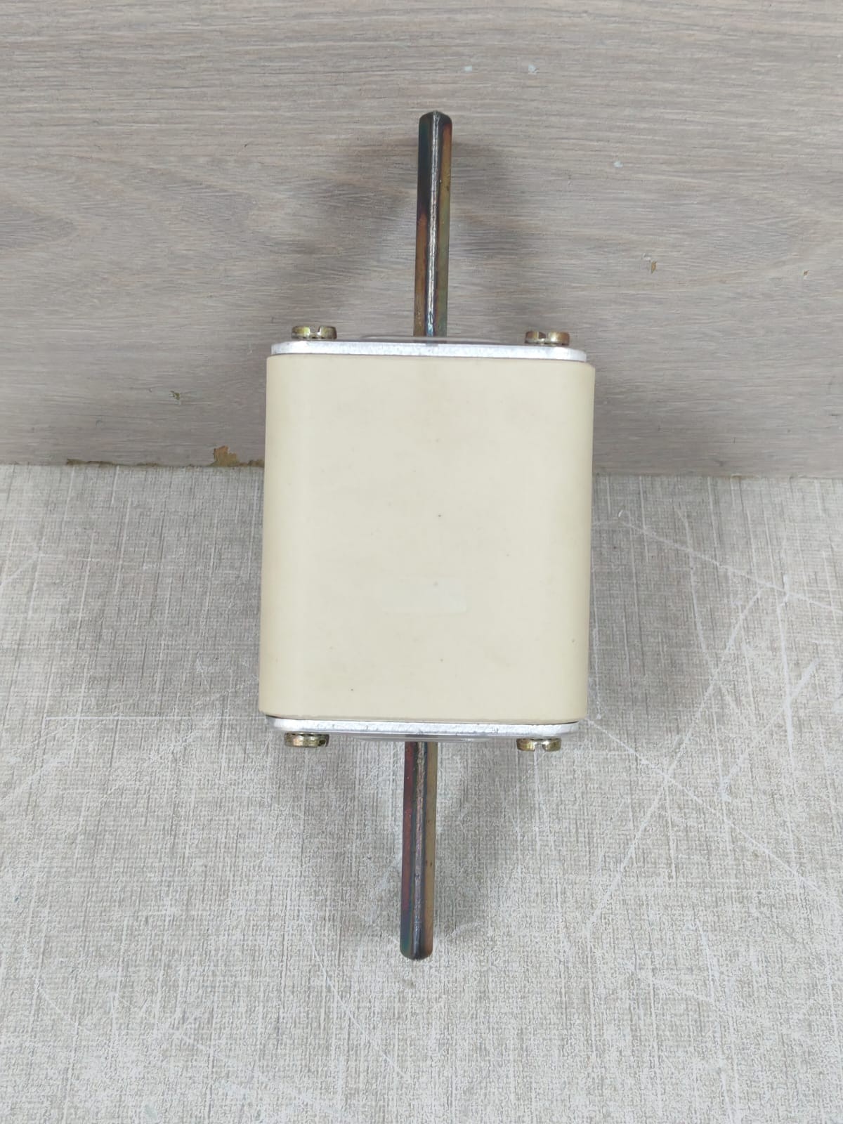 Siemens LV-HRC-FUSE SIEMENS 3NA3250 500V 300A LV-HRC-FUSE LINKS 9