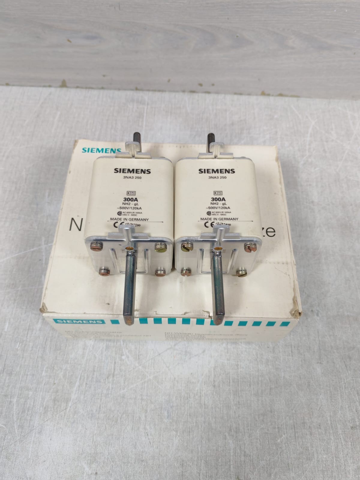 SIEMENS 3NA3250 500V 300A LV-HRC-FUSE LINKS