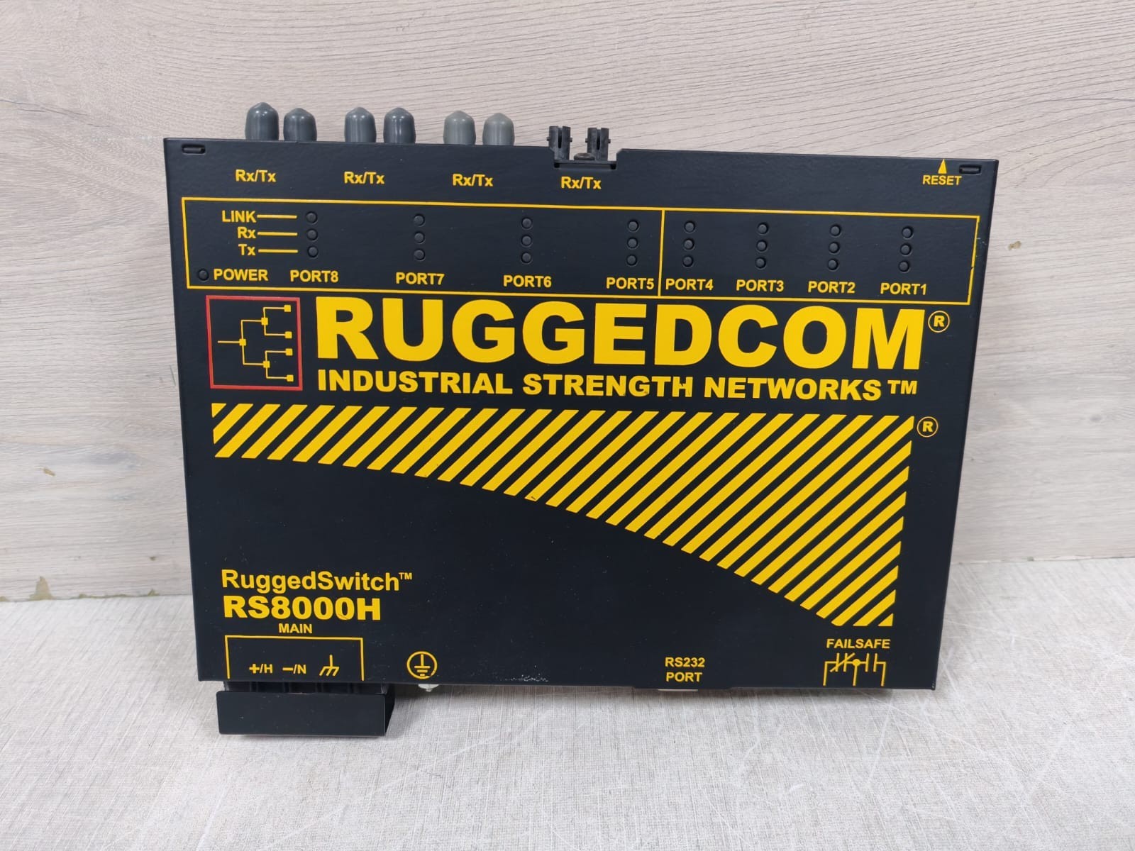 Siemens RS80000HNC-HI-MMST-MS-XX RUGGEDCOM INDUSTRIAL STRENGTH NETWORKS RS8000H /RS80000HNC-HI-MMST-MS-XX 2