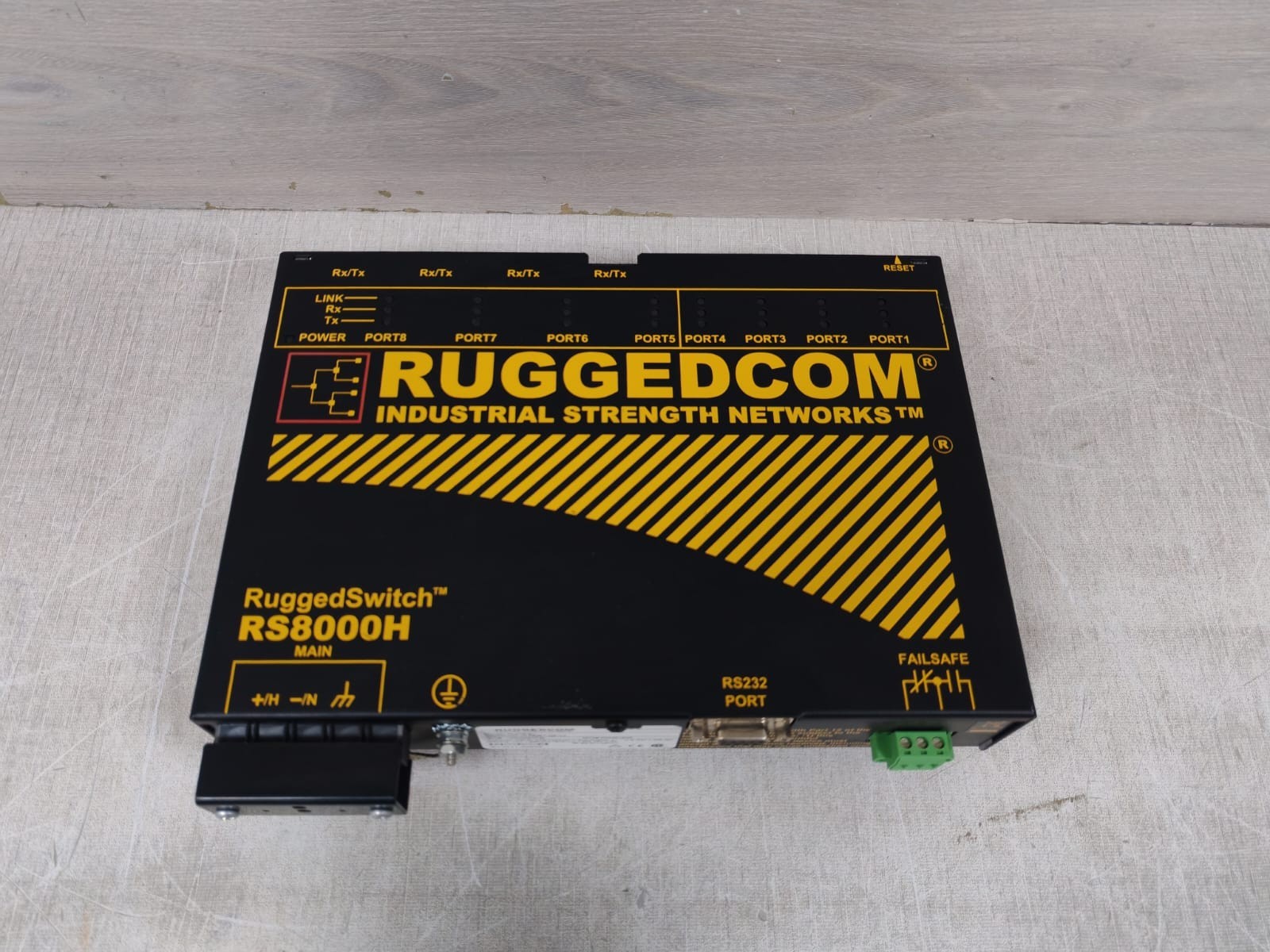 Siemens RS80000HNC-HI-MMST-MS-XX RUGGEDCOM INDUSTRIAL STRENGTH NETWORKS RS8000H /RS80000HNC-HI-MMST-MS-XX 6
