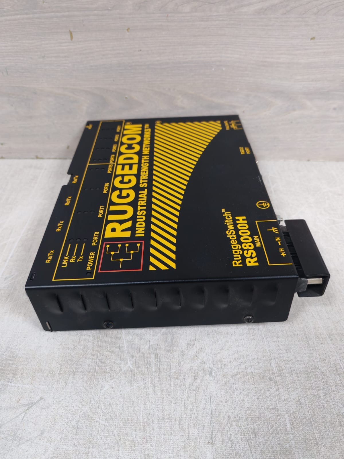 Siemens RS80000HNC-HI-MMST-MS-XX RUGGEDCOM INDUSTRIAL STRENGTH NETWORKS RS8000H /RS80000HNC-HI-MMST-MS-XX 8