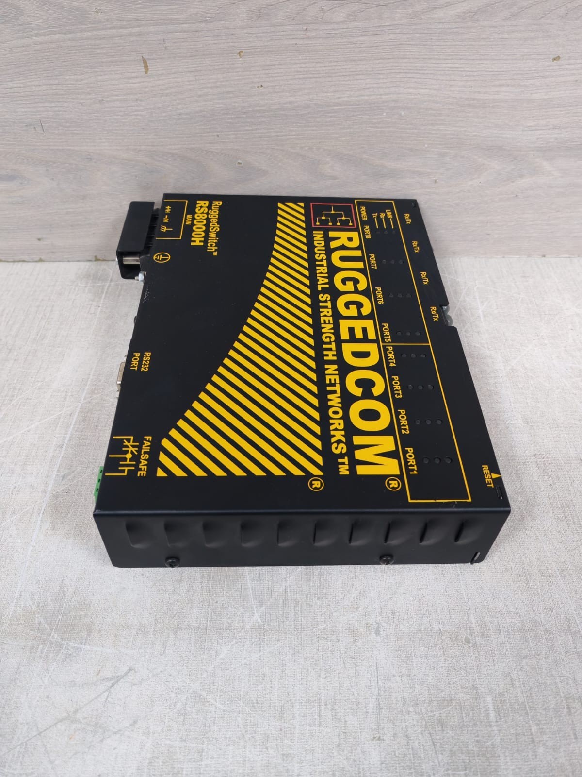 Siemens RS80000HNC-HI-MMST-MS-XX RUGGEDCOM INDUSTRIAL STRENGTH NETWORKS RS8000H /RS80000HNC-HI-MMST-MS-XX 9
