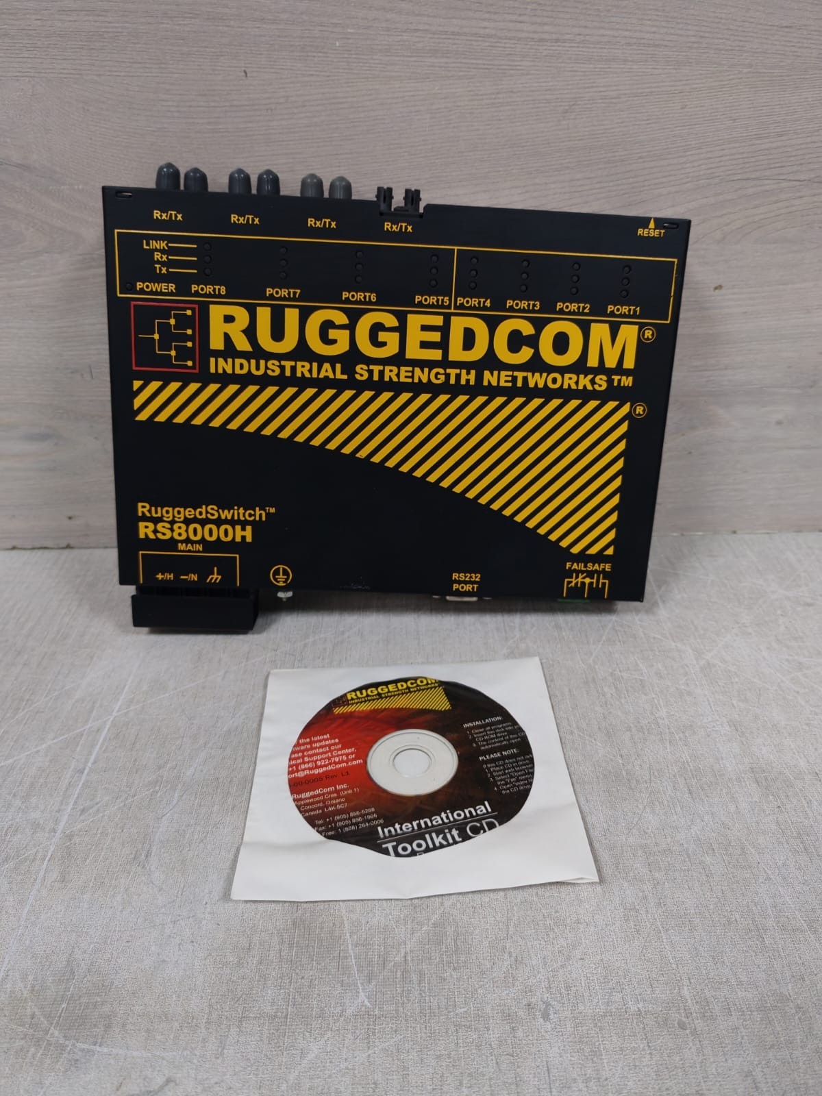 RUGGEDCOM INDUSTRIAL STRENGTH NETWORKS RS8000H /RS80000HNC-HI-MMST-MS-XX