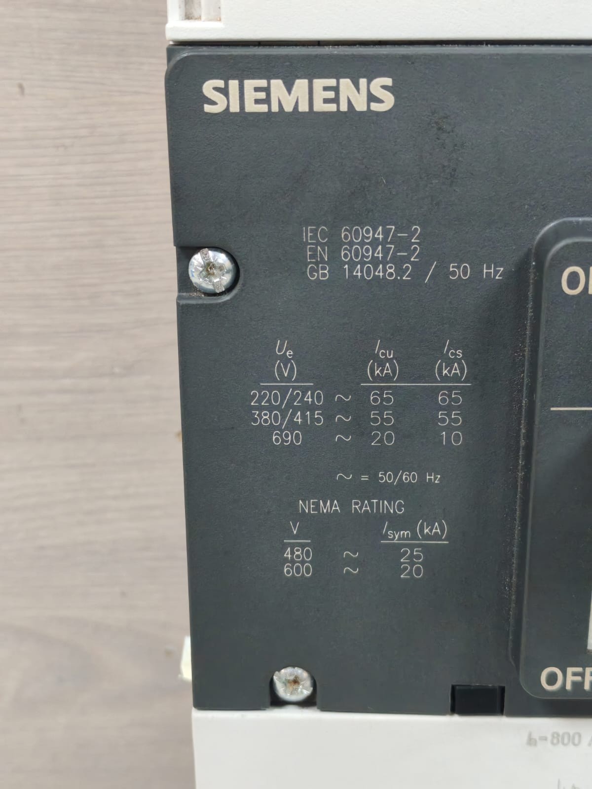 Siemens VL800 SIEMENS VL800 MOLDED CASE CIRCUIT BREAKER 2