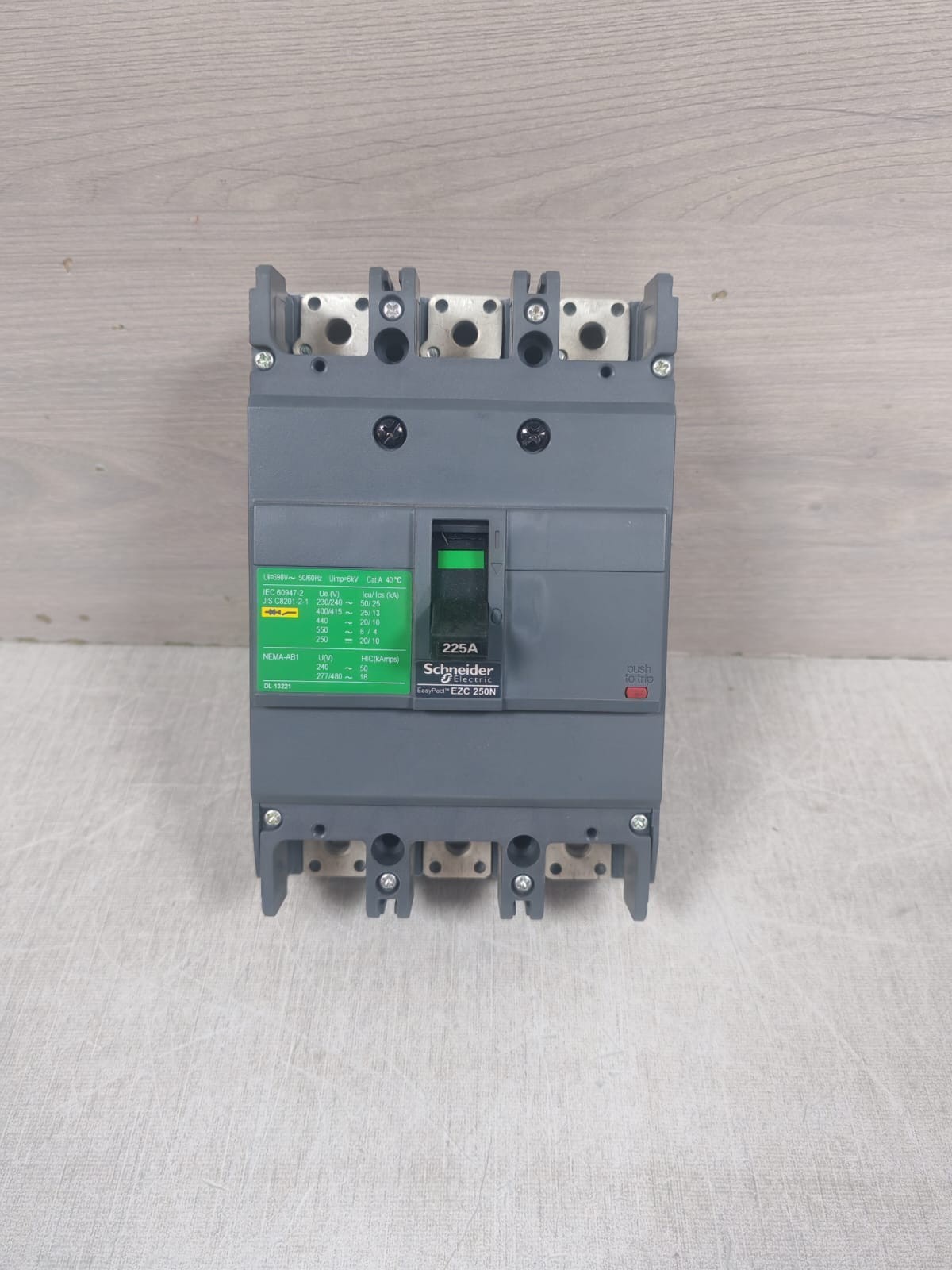 Schneider Electric EZC250/EZC250N3225 SCHNEIDER ELECTRIC EASYPACT EZC 250N/ EZC250/EZC250N3225 CIRCUIT BREAKER 2