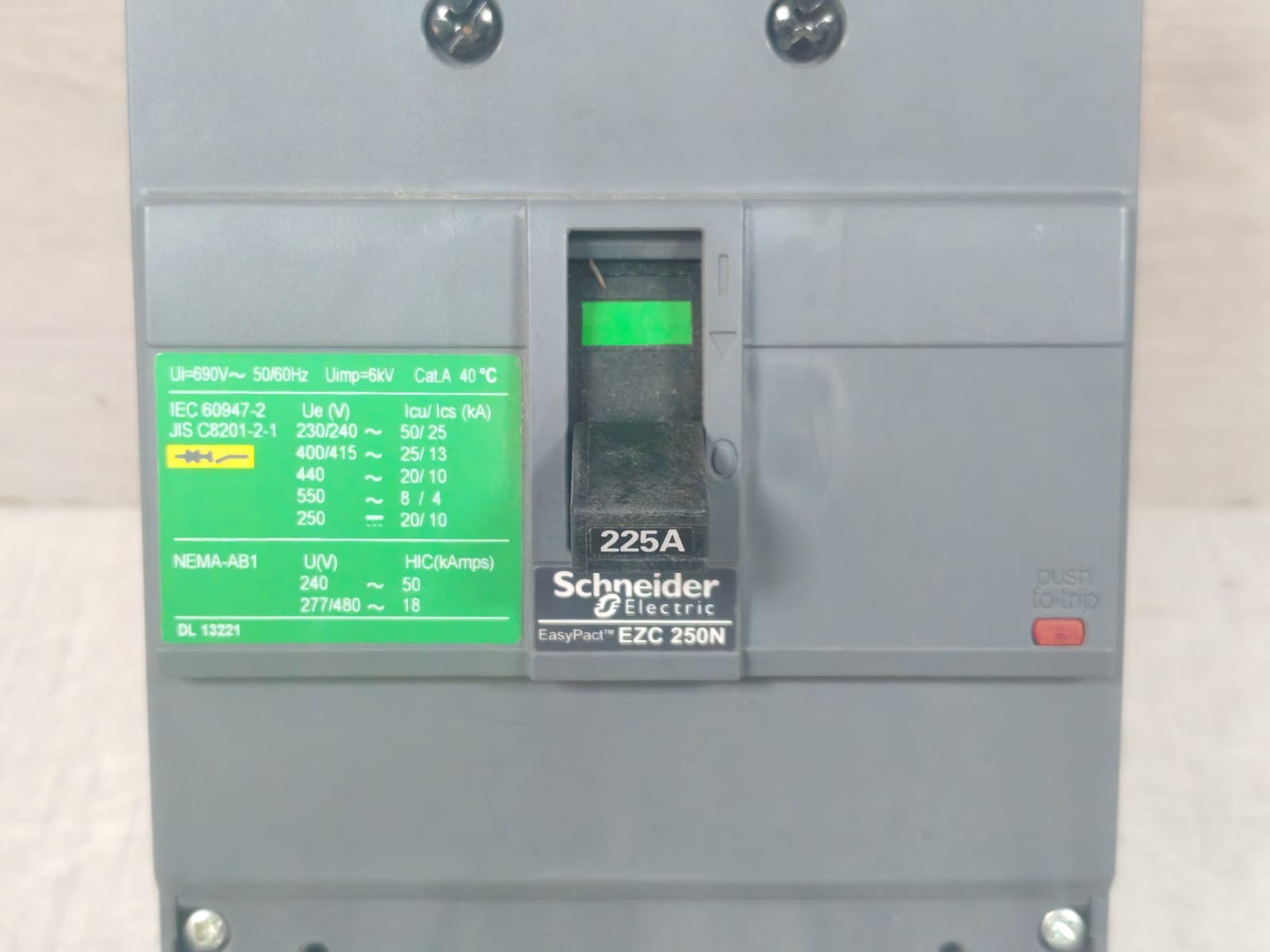 Schneider Electric EZC250/EZC250N3225 SCHNEIDER ELECTRIC EASYPACT EZC 250N/ EZC250/EZC250N3225 CIRCUIT BREAKER 3