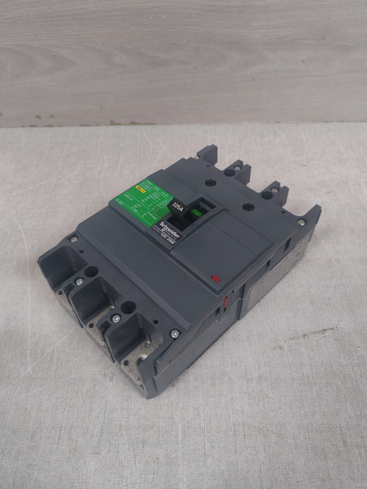 Schneider Electric EZC250/EZC250N3225 SCHNEIDER ELECTRIC EASYPACT EZC 250N/ EZC250/EZC250N3225 CIRCUIT BREAKER 6