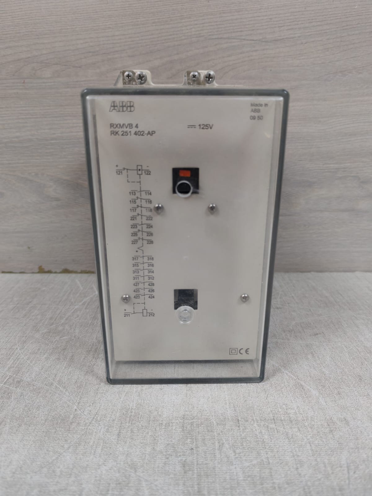 ABB RXMVB 4 RK 251 402-AP RELAY 125V