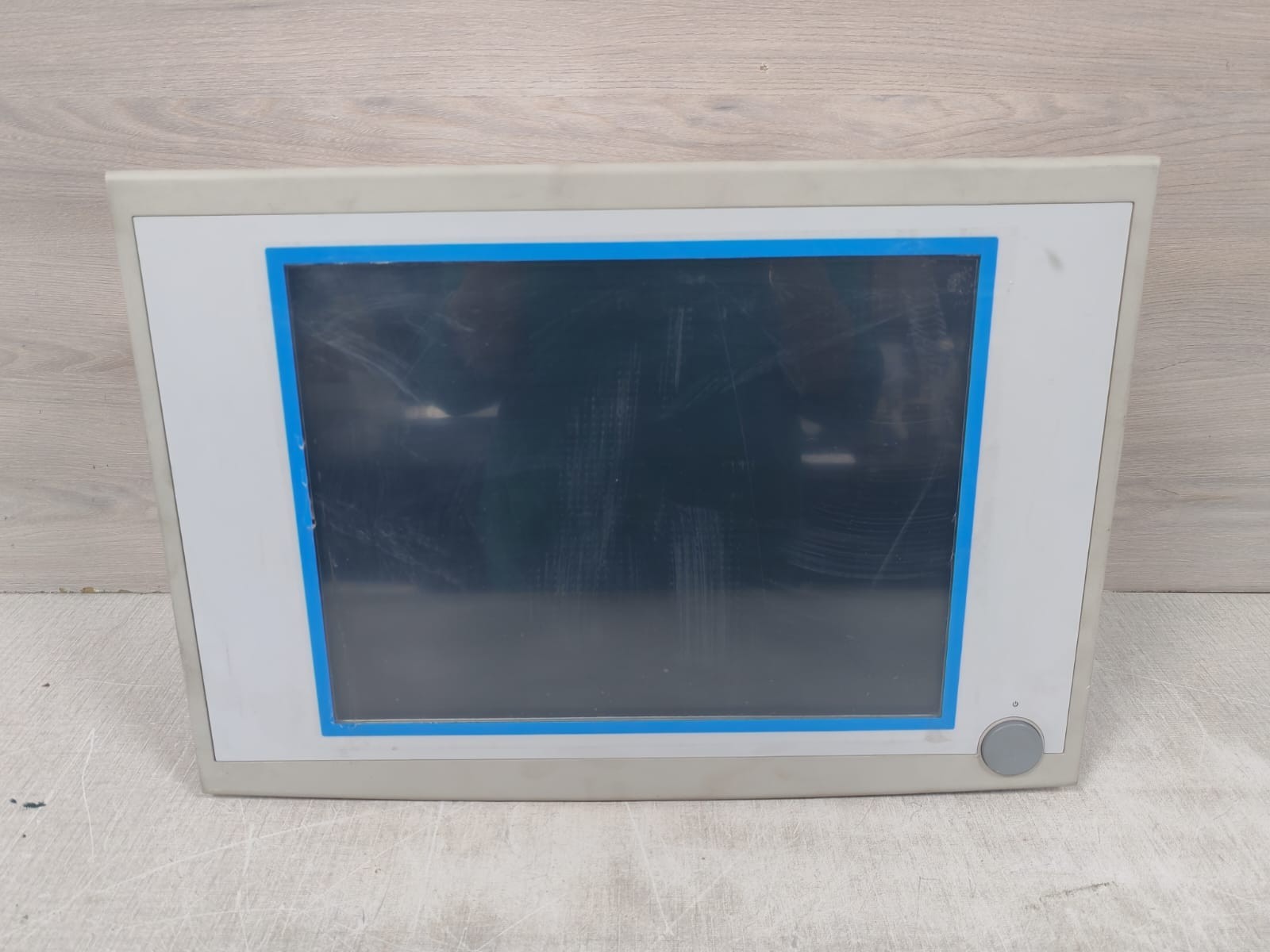 Advantech IPPC-6152A ADVANTECH IPPC-6152A INDUSTRIAL PANEL PC 100-240VAC 10