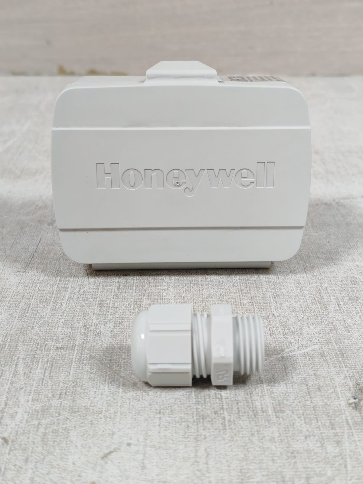 Honeywell VF00-3B65NW HONEYWELL VF00-3B65NW TEMPERATURE SENSOR PT 1000 3