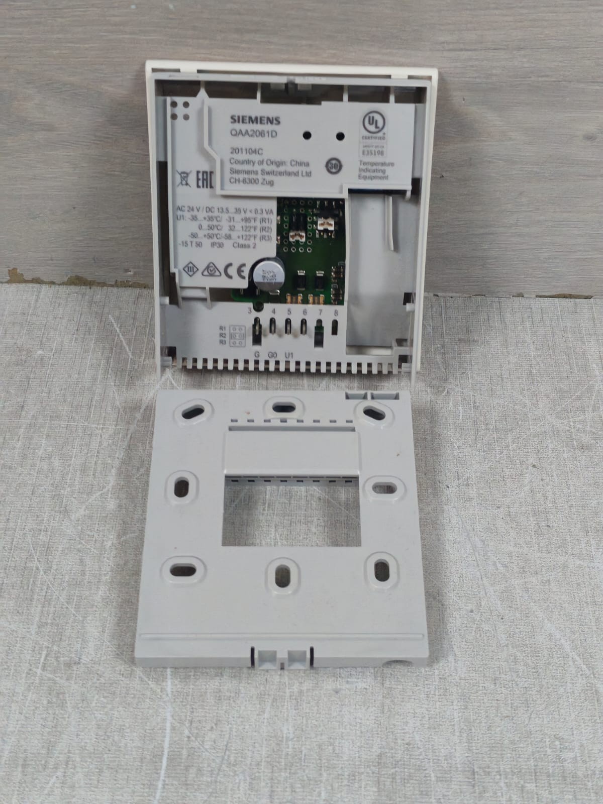 Siemens QAA2061D SIEMENS QAA2061D ROOM TEMPERATURE SENSOR 10