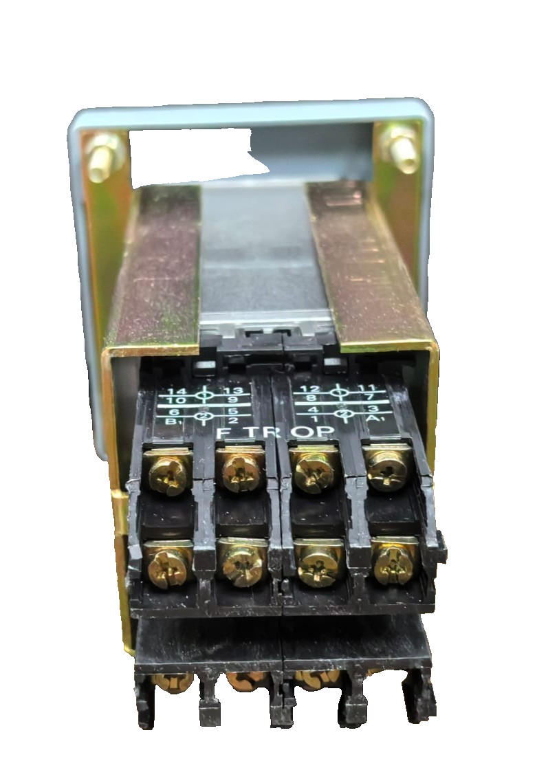 Siemens 7PA3032-1AA00-1 SIEMENS 7PA3032-1AA00-1 TRIP CIRCUIT SUPERVISION RELAY 2 NC/NO WITH SOCKET 8