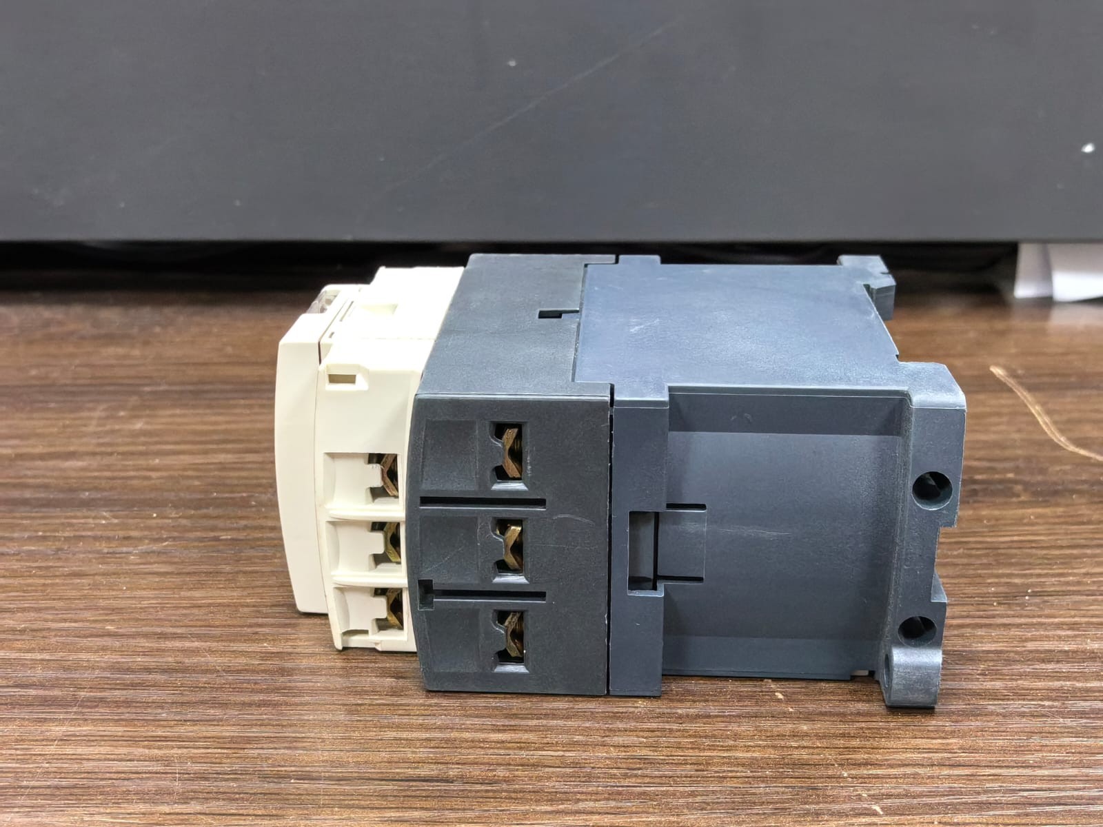 Telemecanique LC1D12/LC1D12FD TELEMECANIQUE LC1D12/LC1D12FD CONTACTOR 110VDC 2