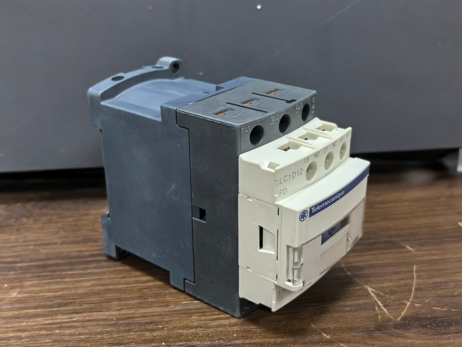 Telemecanique LC1D12/LC1D12FD TELEMECANIQUE LC1D12/LC1D12FD CONTACTOR 110VDC 8