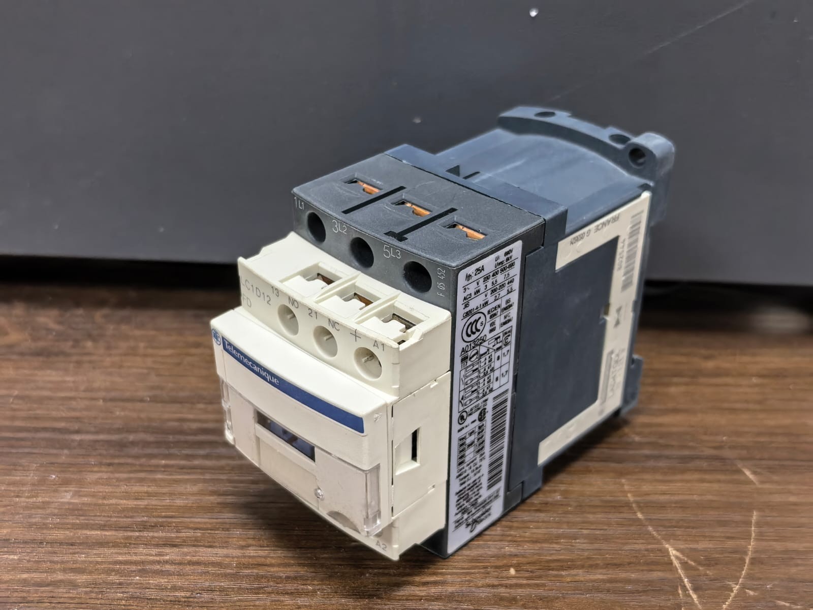 Telemecanique LC1D12/LC1D12FD TELEMECANIQUE LC1D12/LC1D12FD CONTACTOR 110VDC 9