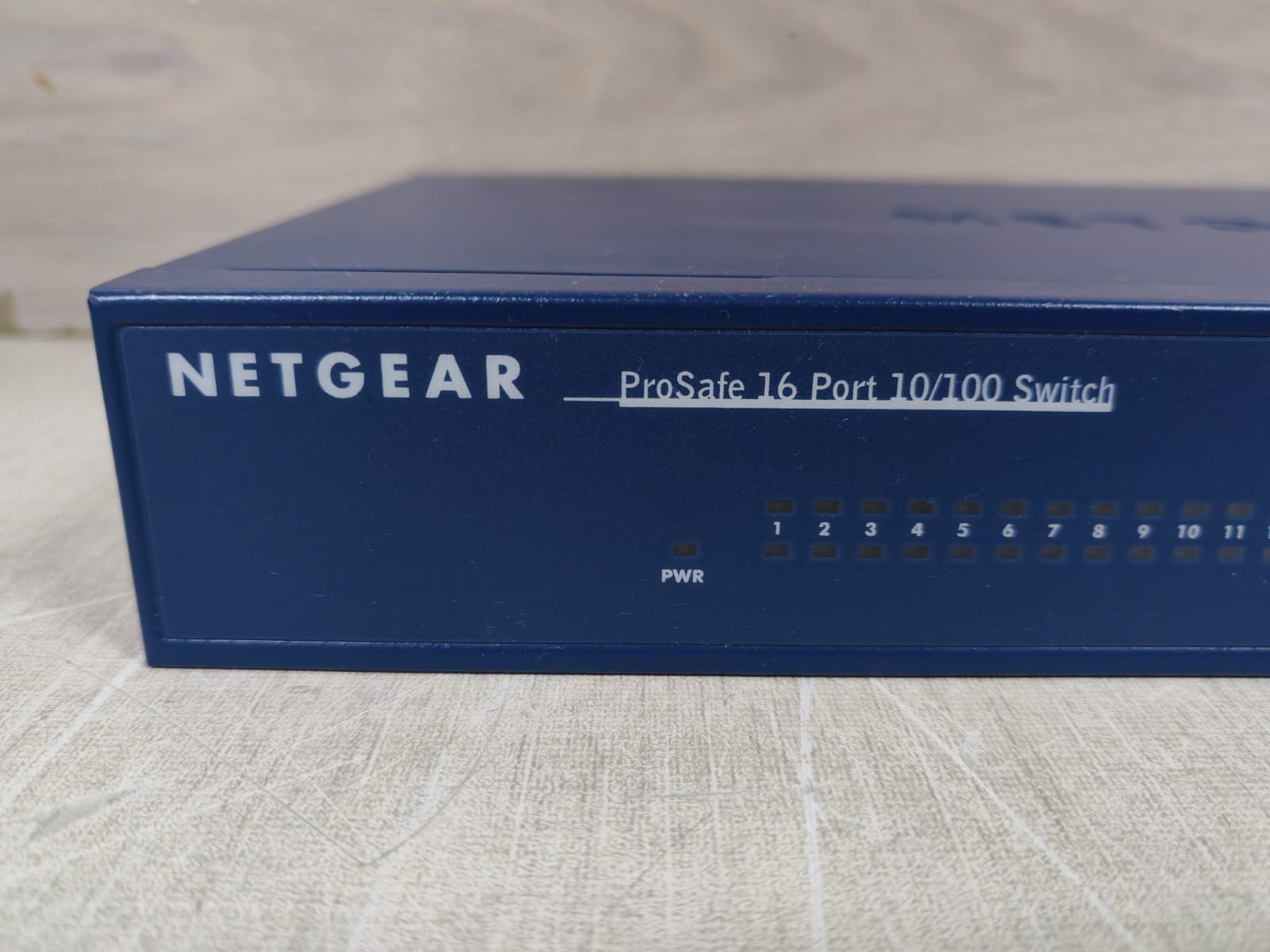 NETGEAR JFS516 NETGEAR PROSAFE 16 PORT 10/100 SWITCH ETHERNET JFS516 100-240V - W/ BOX 2