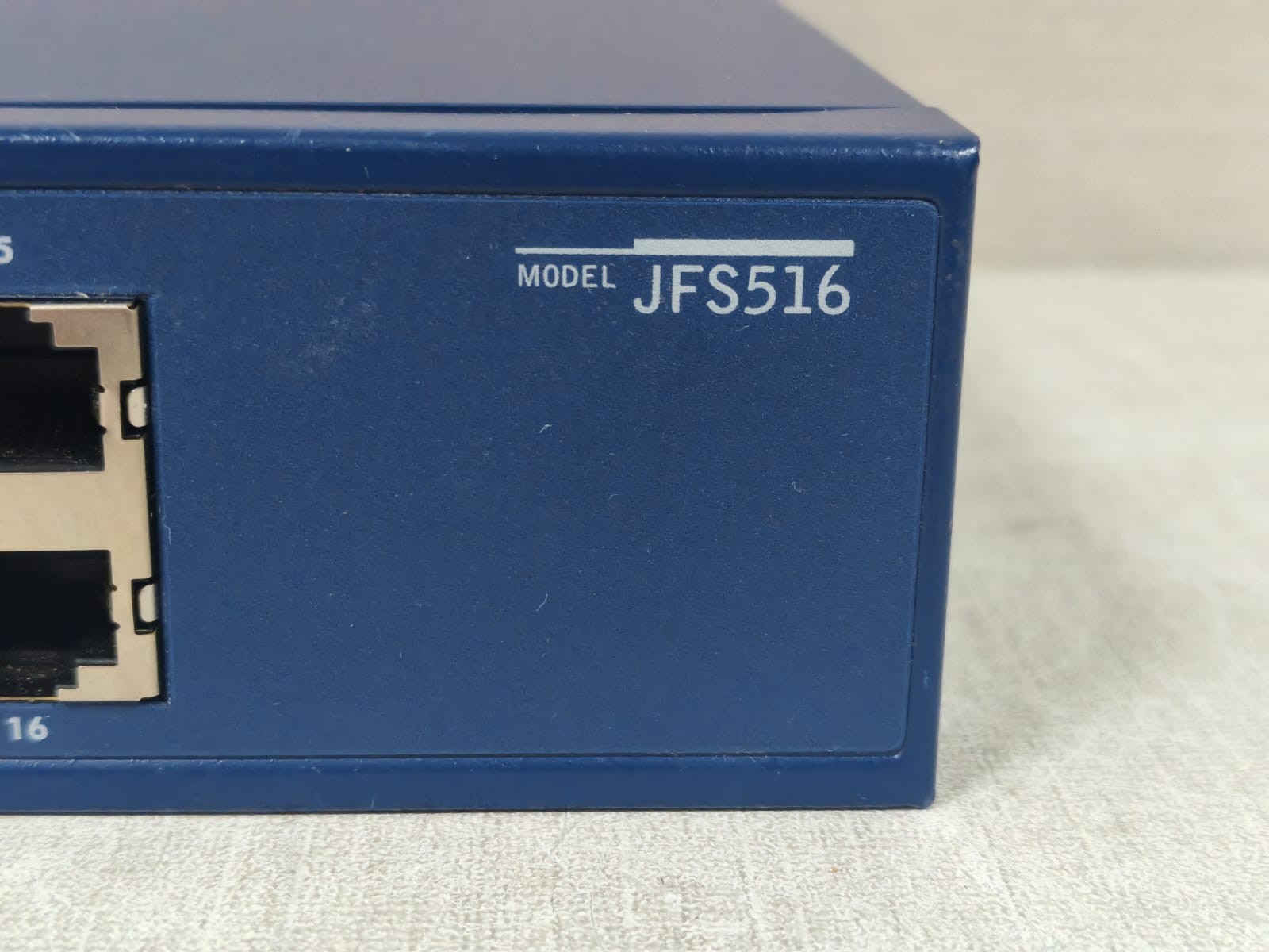 NETGEAR JFS516 NETGEAR PROSAFE 16 PORT 10/100 SWITCH ETHERNET JFS516 100-240V - W/ BOX 4