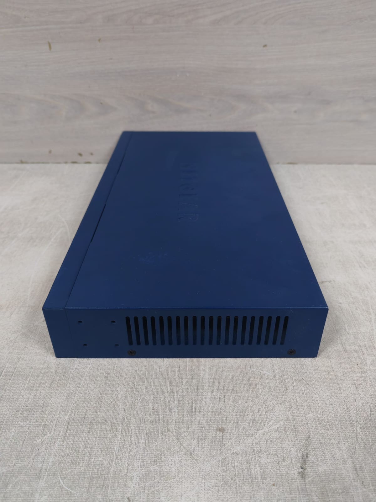 NETGEAR JFS516 NETGEAR PROSAFE 16 PORT 10/100 SWITCH ETHERNET JFS516 100-240V - W/ BOX 7