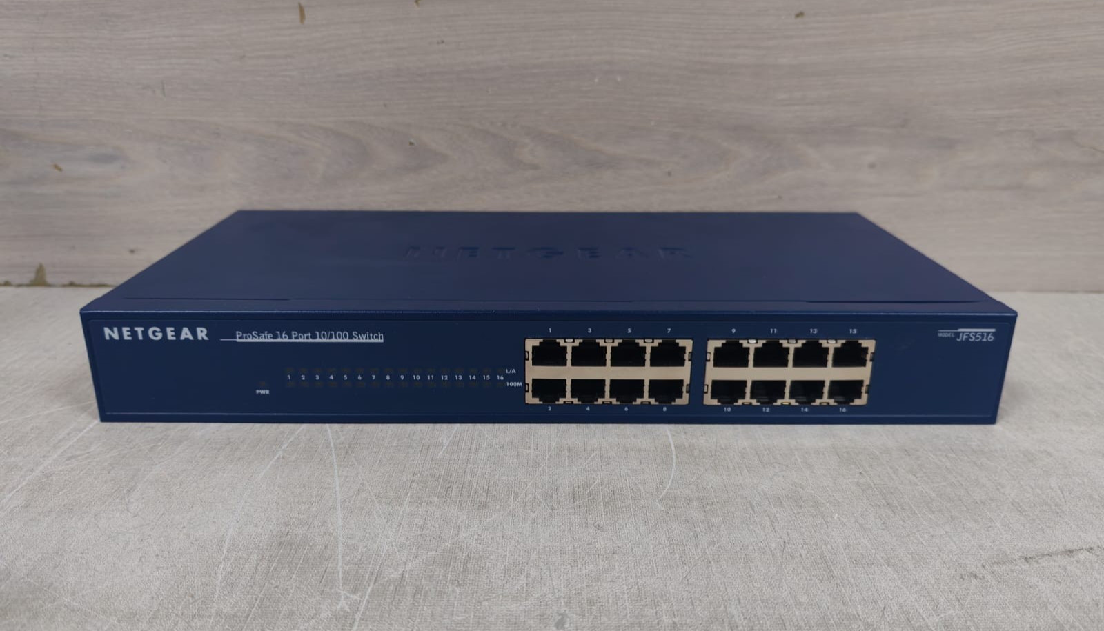 NETGEAR PROSAFE 16 PORT 10/100 SWITCH ETHERNET JFS516 100-240V - W/ BOX