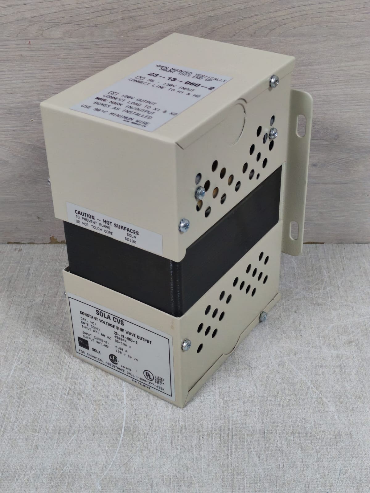 SOLA 23-13-060-2 SOLA CVS 23-13-060-2 CONSTANT VOLTAGE SINE WAVE OUTPUT 120V 4