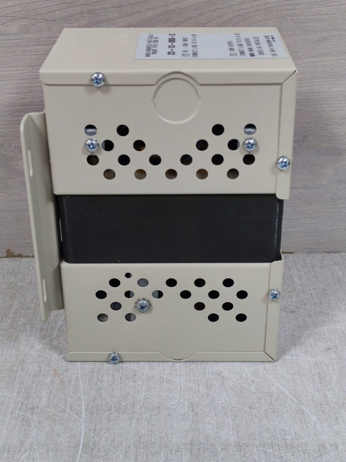SOLA 23-13-060-2 SOLA CVS 23-13-060-2 CONSTANT VOLTAGE SINE WAVE OUTPUT 120V 5