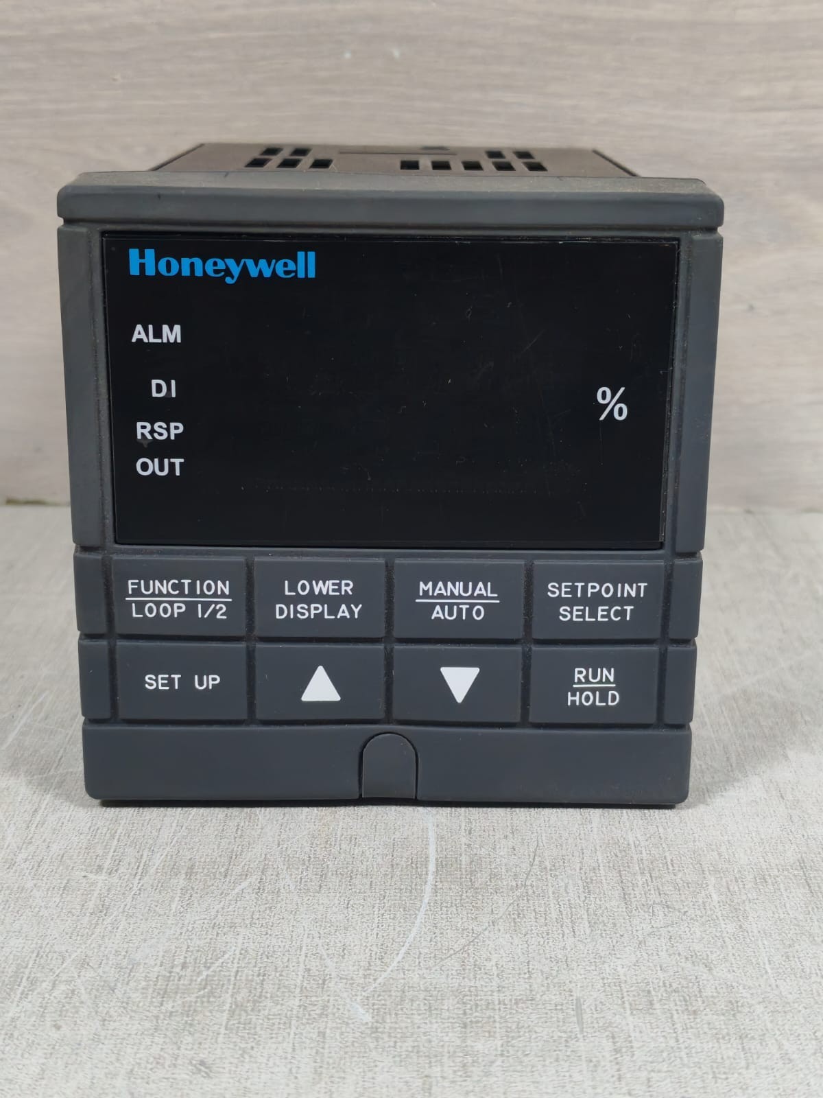 Honeywell UDC3300 HONEYWELL UDC3300 TEMPERATURE CONTROLLER 90-250VAC 2