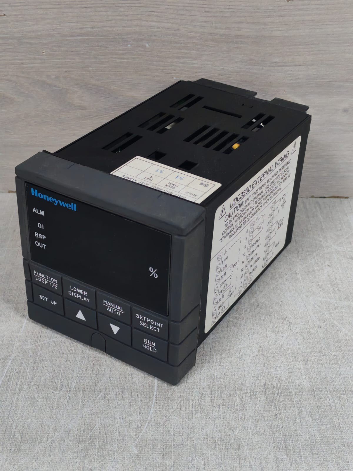 Honeywell UDC3300 HONEYWELL UDC3300 TEMPERATURE CONTROLLER 90-250VAC 3