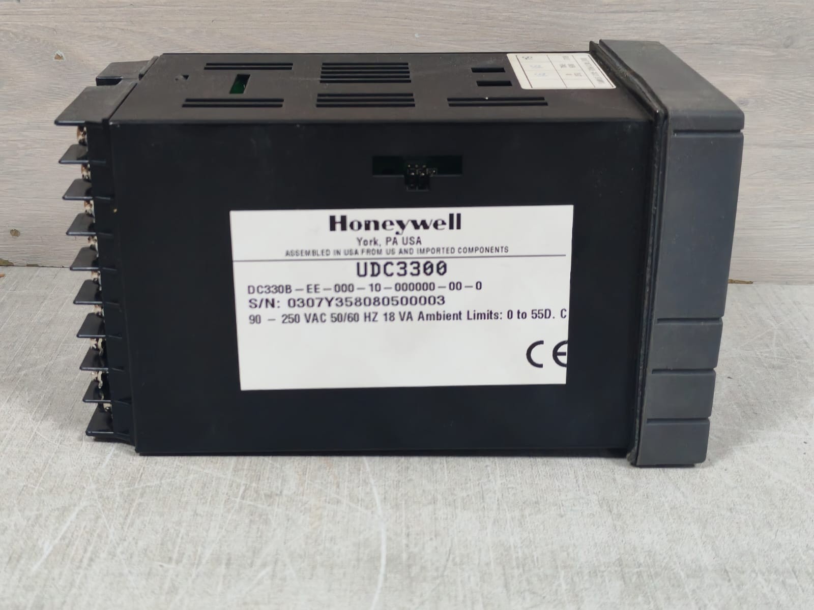 Honeywell UDC3300 HONEYWELL UDC3300 TEMPERATURE CONTROLLER 90-250VAC 6