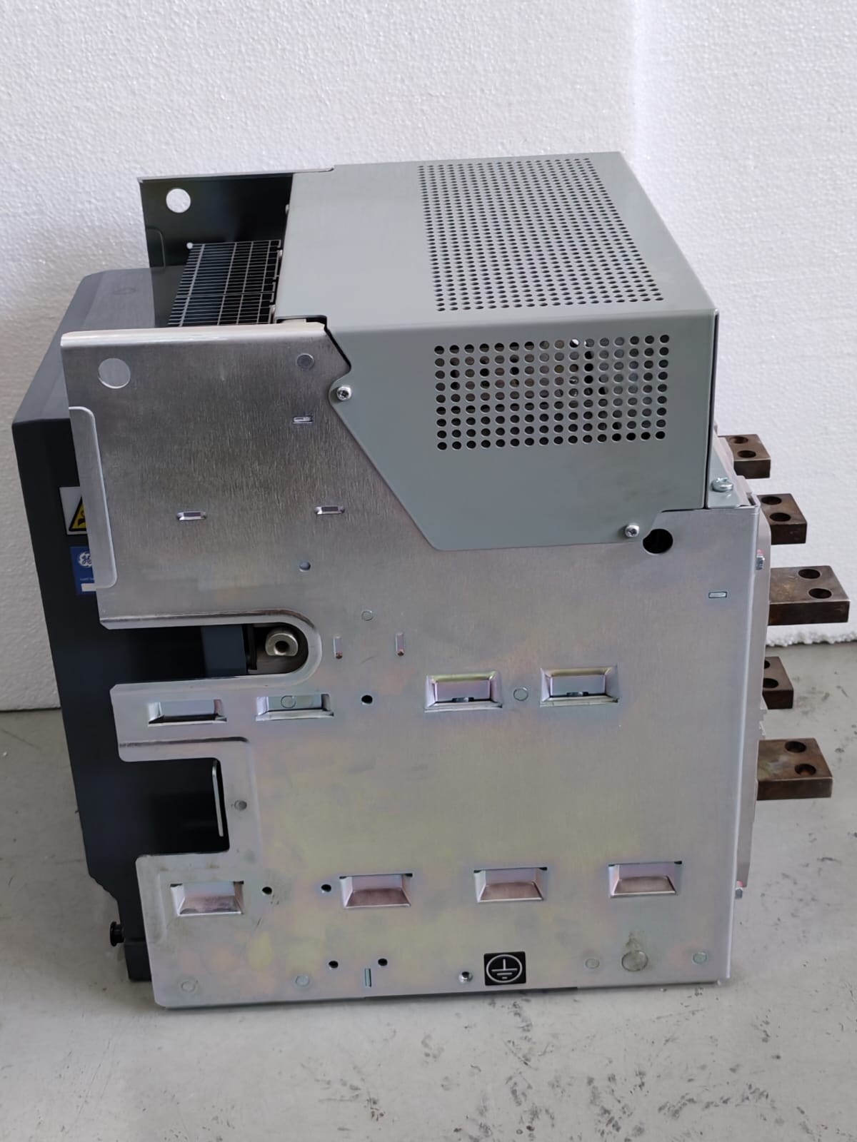 GE LTG00K9XXSFXXXX GE EntelliGuard L LG16S1 LTG00K9XXSFXXXX IN=1600A BB5321 Power Circuit Breaker 8