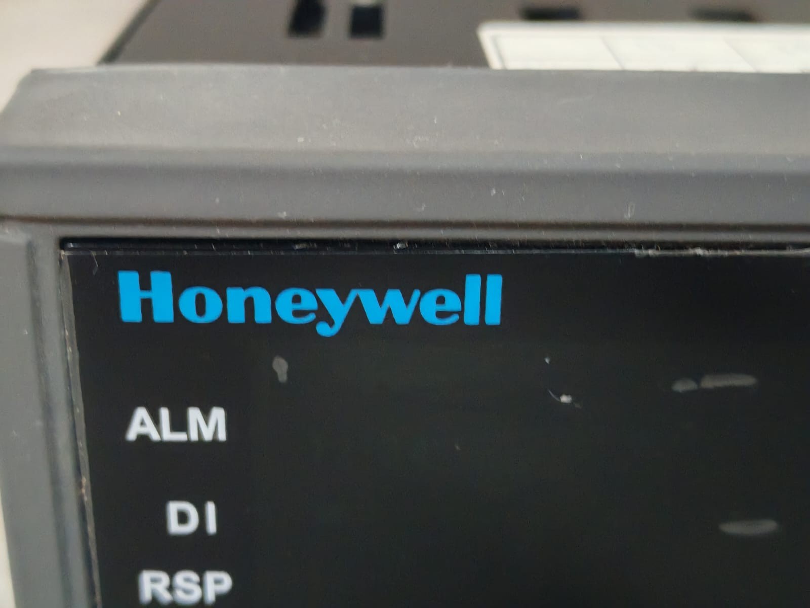 Honeywell UDC3300 HONEYWELL UDC3300 TEMPERATURE CONTROLLER 90-250VAC 2