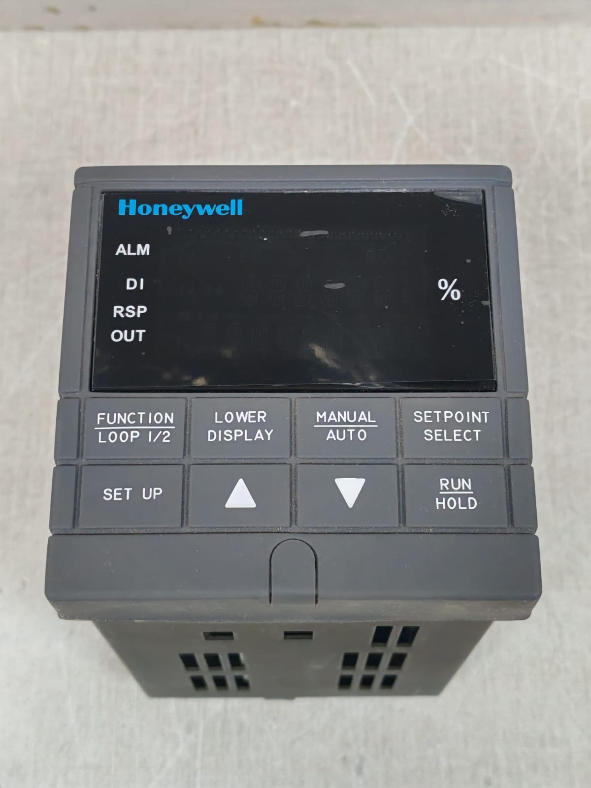 Honeywell UDC3300 HONEYWELL UDC3300 TEMPERATURE CONTROLLER 90-250VAC 7