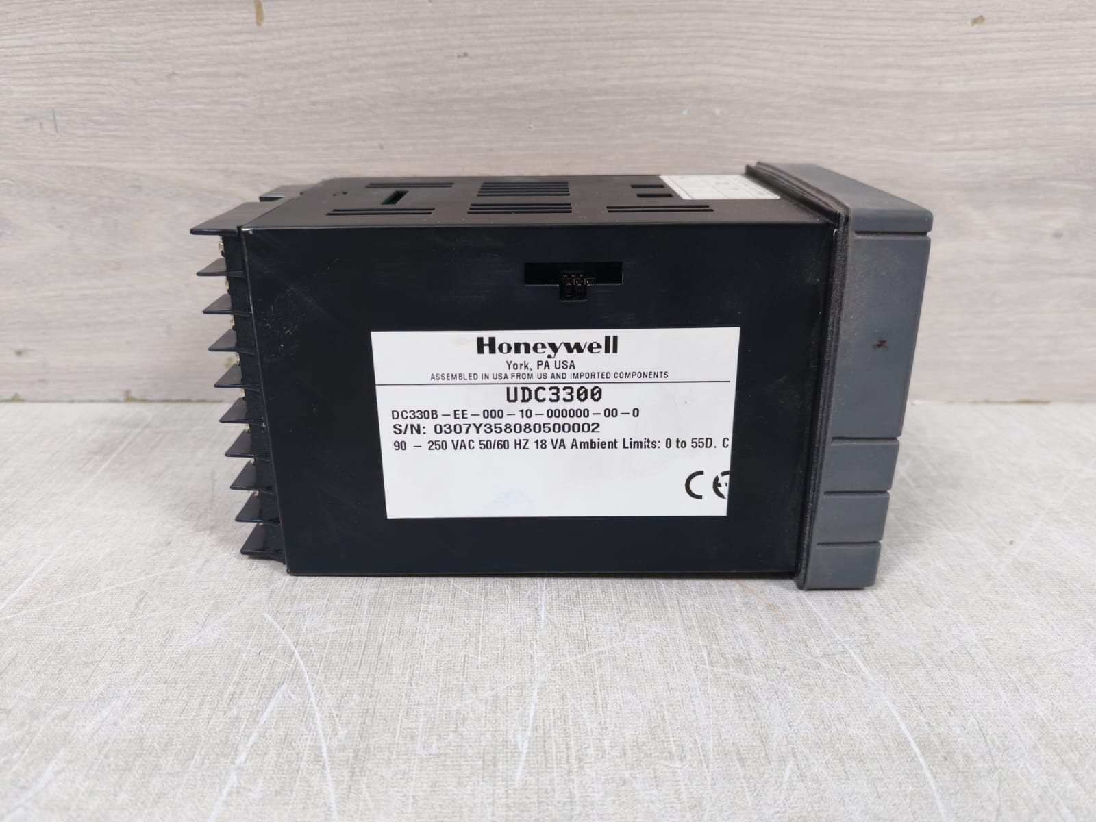 Honeywell UDC3300 HONEYWELL UDC3300 TEMPERATURE CONTROLLER 90-250VAC 9