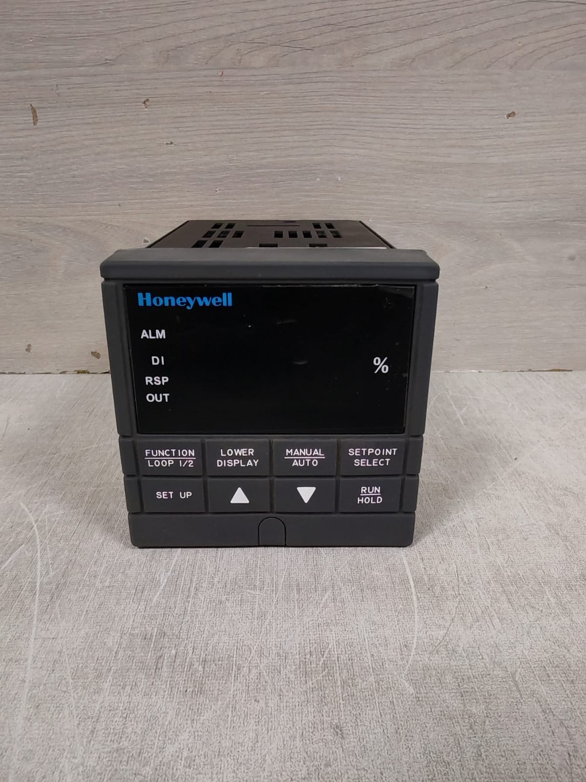 HONEYWELL UDC3300 TEMPERATURE CONTROLLER 90-250VAC