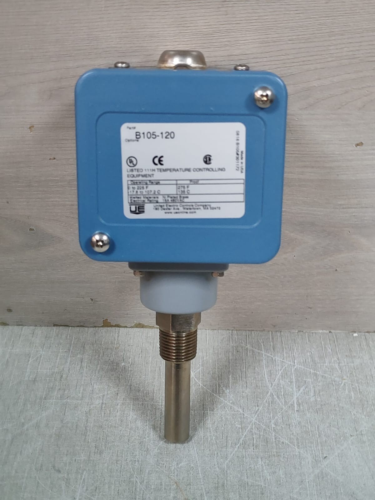 United Electric Controls B105 -120 UNITED ELECTRIC CONTROLS B105-120 TEMPERATURE CONTROLLING 0-225F 3
