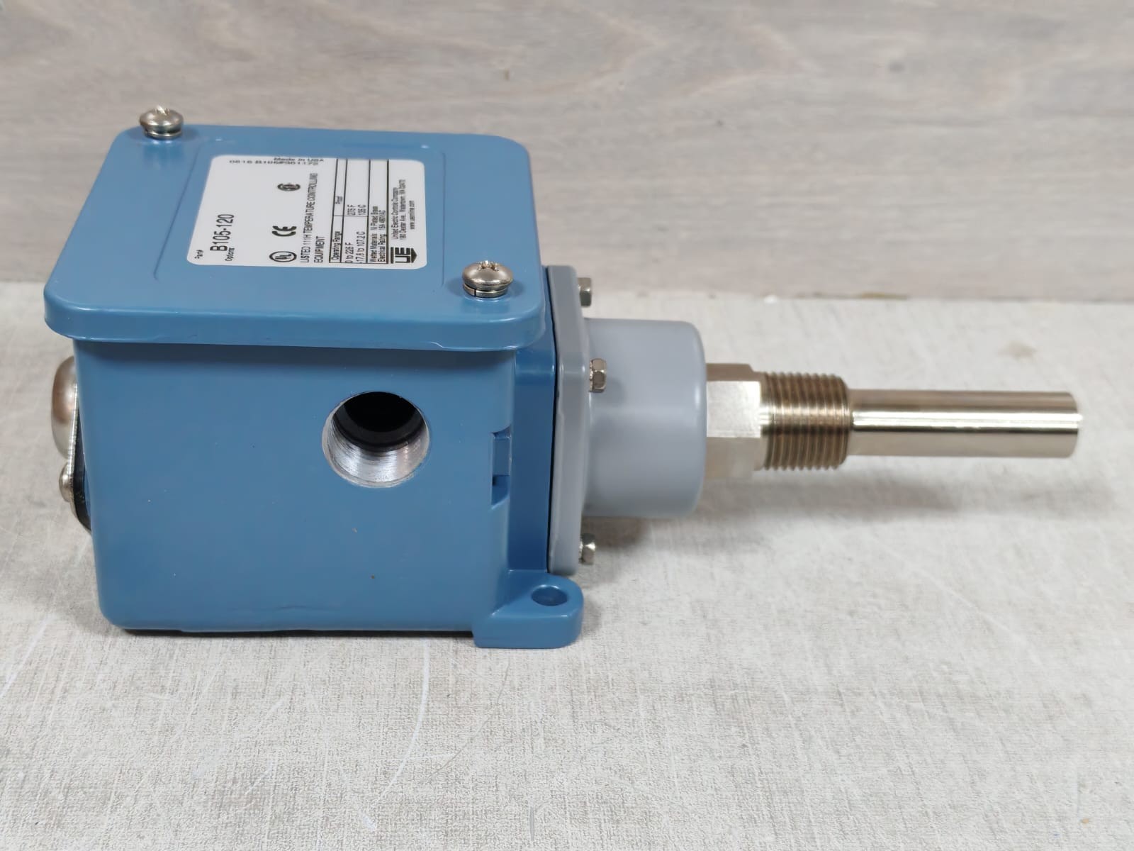 United Electric Controls B105 -120 UNITED ELECTRIC CONTROLS B105-120 TEMPERATURE CONTROLLING 0-225F 7