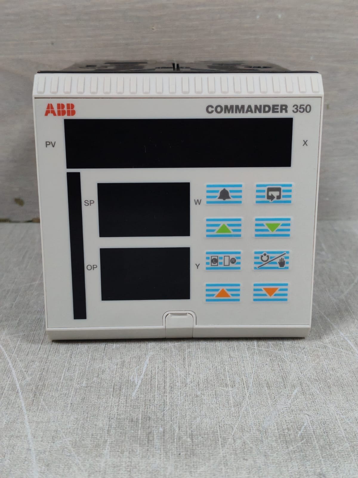 ABB C351/0000/STD ABB COMMANDER 350 C351/0000/STD UNIVERSAL PROCESS CONTROLLER 100-240VAC 2