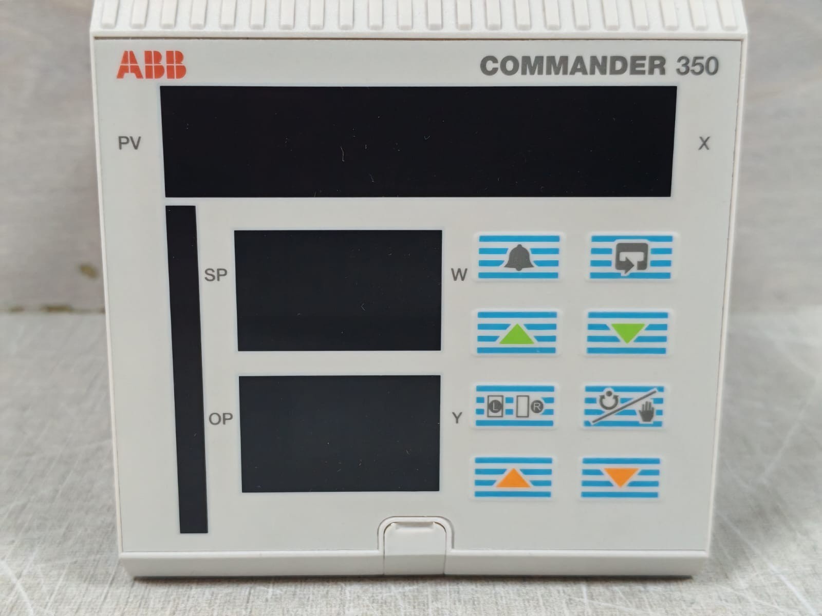 ABB C351/0000/STD ABB COMMANDER 350 C351/0000/STD UNIVERSAL PROCESS CONTROLLER 100-240VAC 3