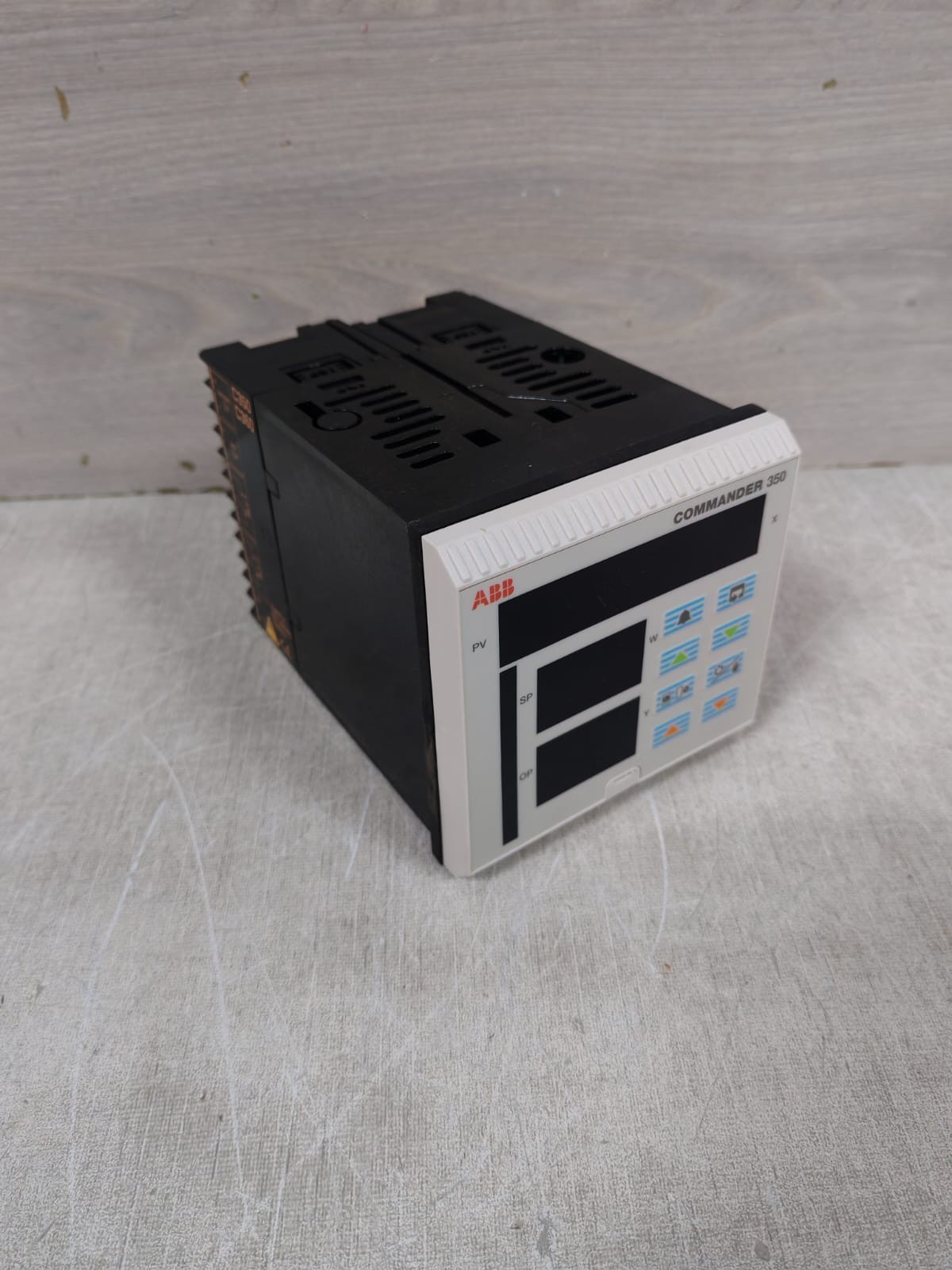 ABB C351/0000/STD ABB COMMANDER 350 C351/0000/STD UNIVERSAL PROCESS CONTROLLER 100-240VAC 7