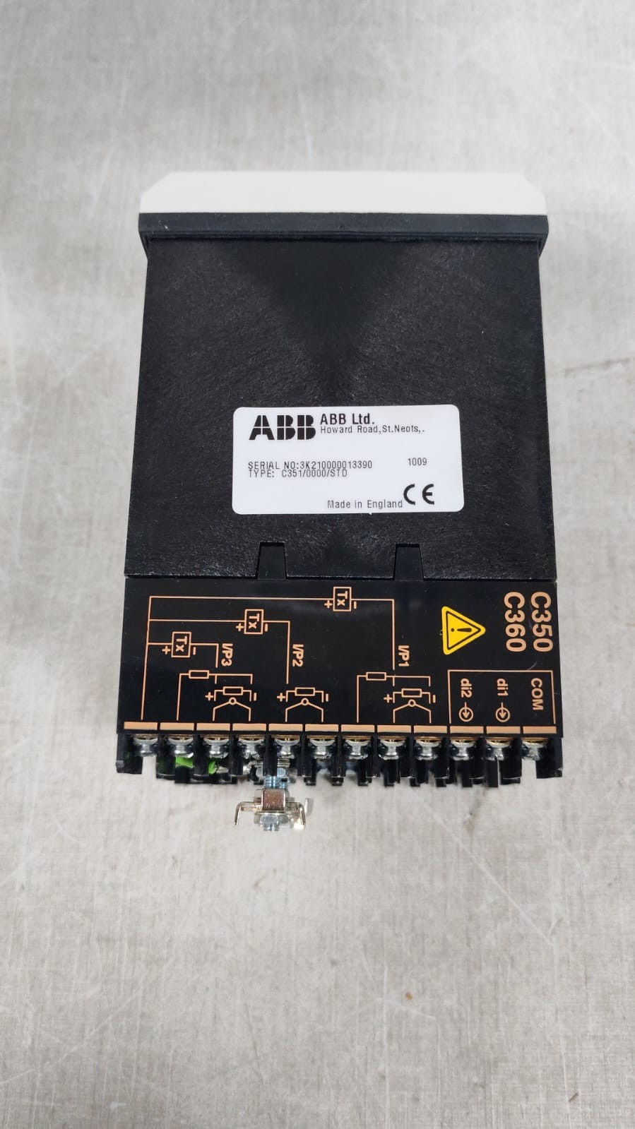 ABB C351/0000/STD ABB COMMANDER 350 C351/0000/STD UNIVERSAL PROCESS CONTROLLER 100-240VAC 9