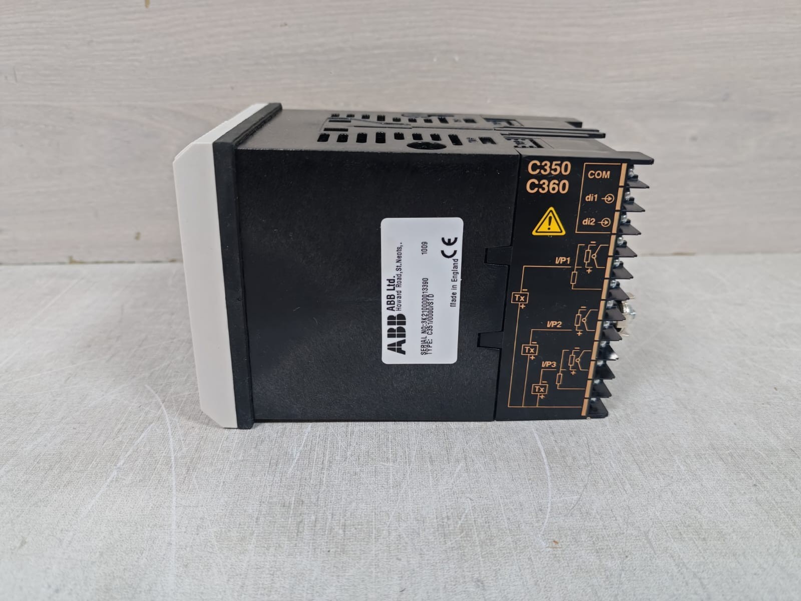 ABB C351/0000/STD ABB COMMANDER 350 C351/0000/STD UNIVERSAL PROCESS CONTROLLER 100-240VAC 10