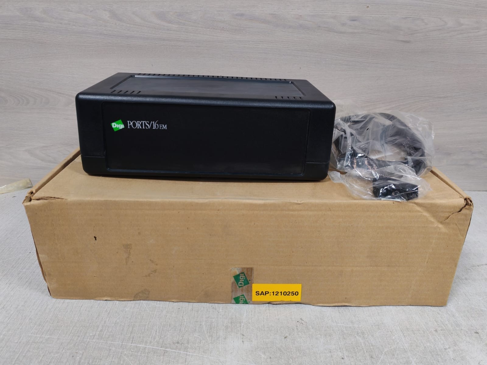 DIGI (1P)50001078-02 B DB25 NP PORTS/16 EM