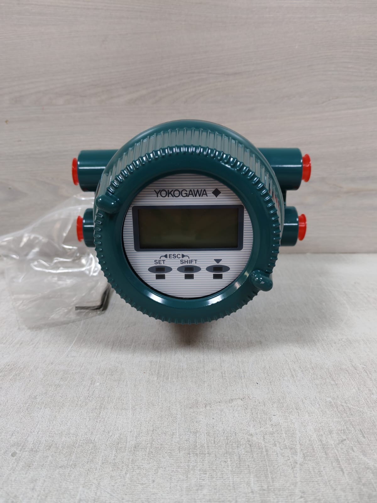 Yokogawa AXFA14G -E1-21 S1 YOKOGAWA AXFA14G -E1-21 S1 ADMAG AXF MAGNETIC FLOWMETER 100-120VDC 2