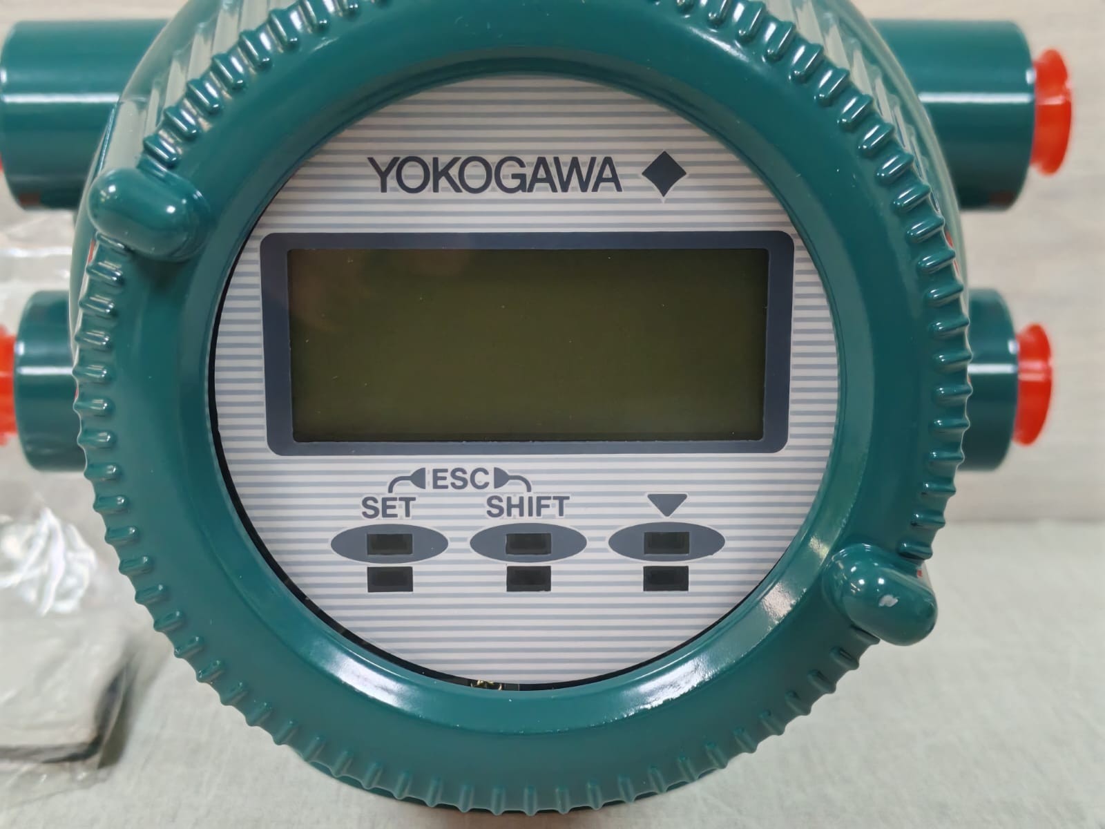 Yokogawa AXFA14G -E1-21 S1 YOKOGAWA AXFA14G -E1-21 S1 ADMAG AXF MAGNETIC FLOWMETER 100-120VDC 3