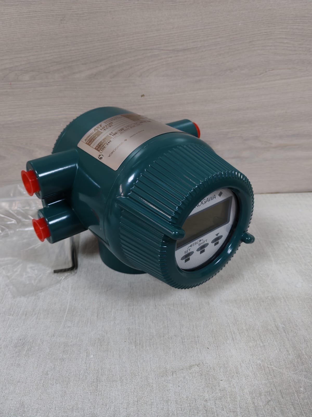 Yokogawa AXFA14G -E1-21 S1 YOKOGAWA AXFA14G -E1-21 S1 ADMAG AXF MAGNETIC FLOWMETER 100-120VDC 4