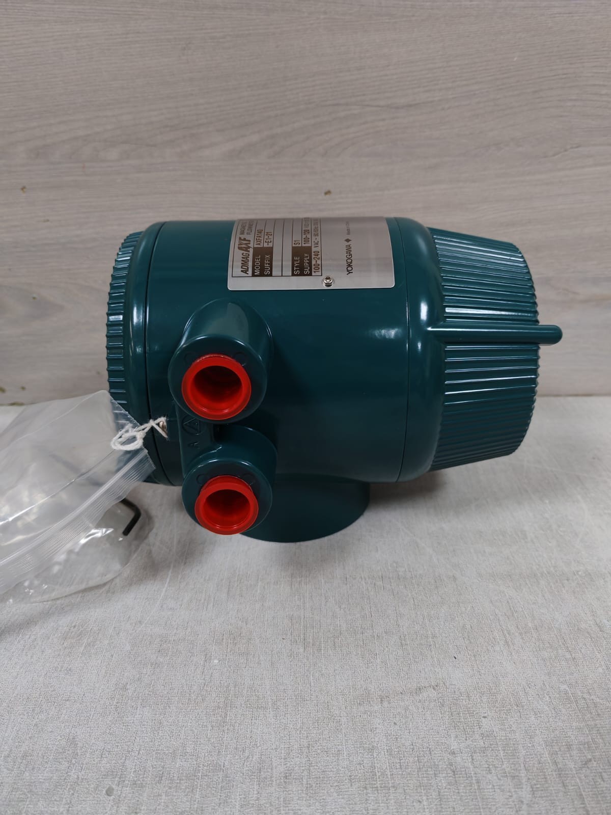 Yokogawa AXFA14G -E1-21 S1 YOKOGAWA AXFA14G -E1-21 S1 ADMAG AXF MAGNETIC FLOWMETER 100-120VDC 8