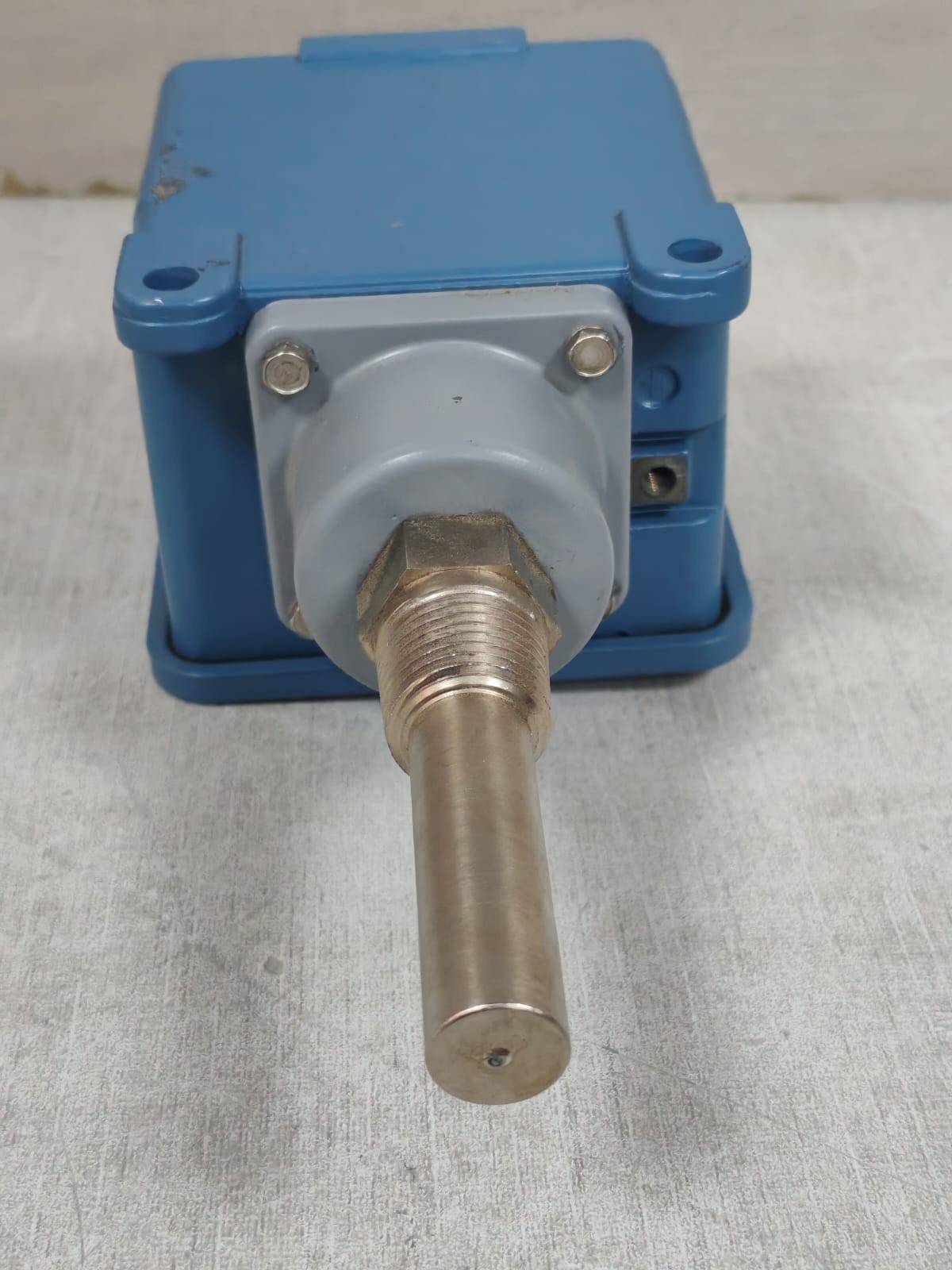 United Electric Controls B105-120 UNITED ELECTRIC CONTROLS B105-120 TEMPERATURE CONTROLLING 0-225F 135C 10